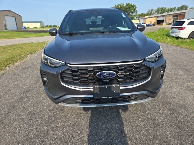 Used 2023 Ford Escape ST-Line Elite w/ Class II Trailer Tow Package AWD/4WD image 2