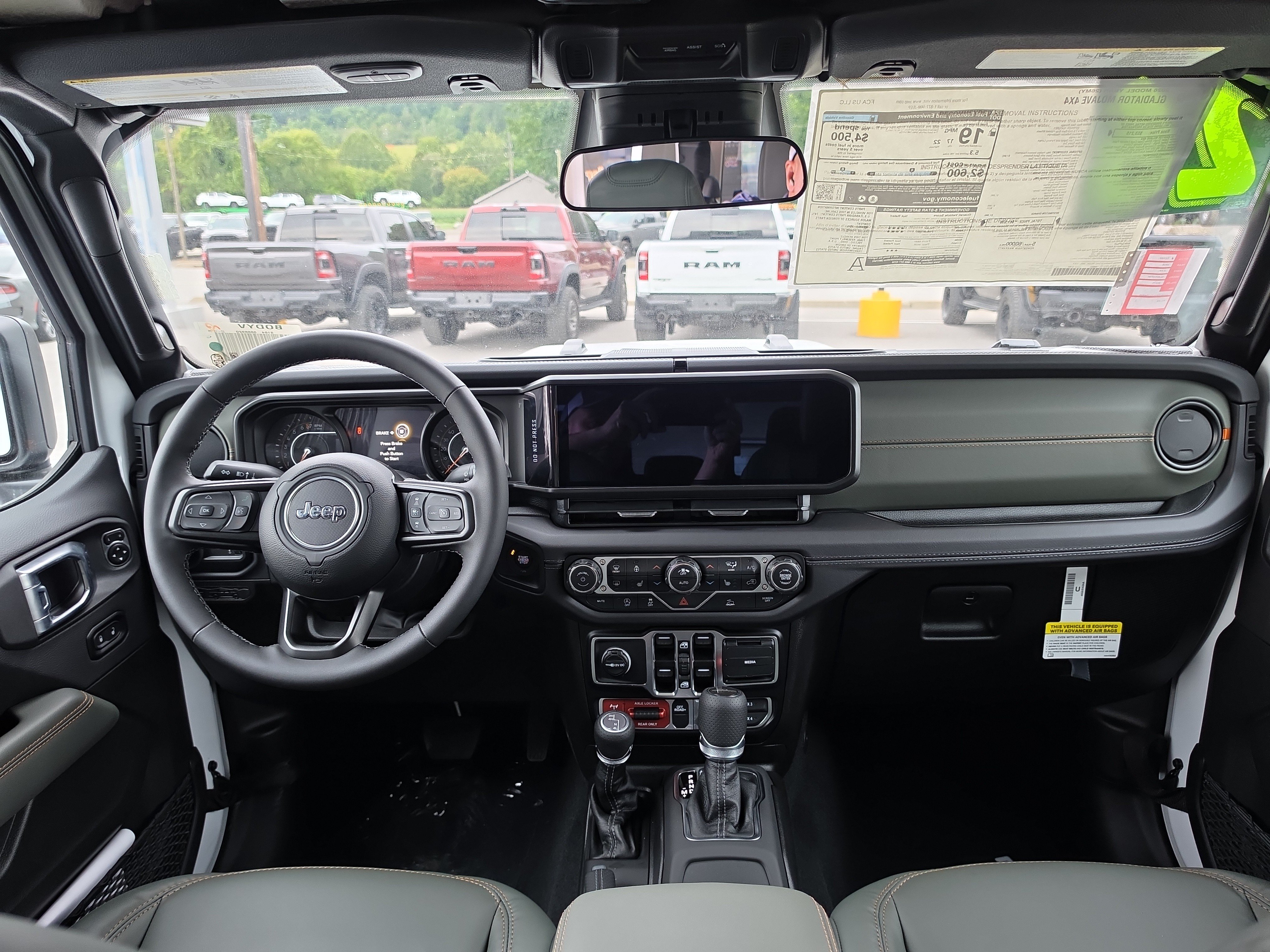 New 2026 Jeep Gladiator Mojave w/ Steel Bumper Group AWD/4WD image 16