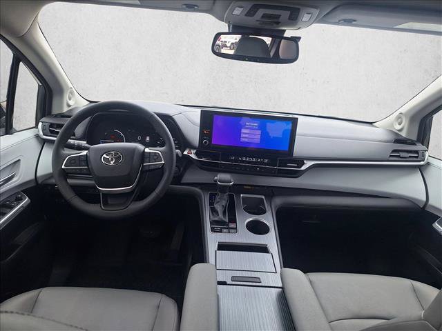 Certified 2025 Toyota Sienna XLE w/ XLE Plus Package FWD image 18