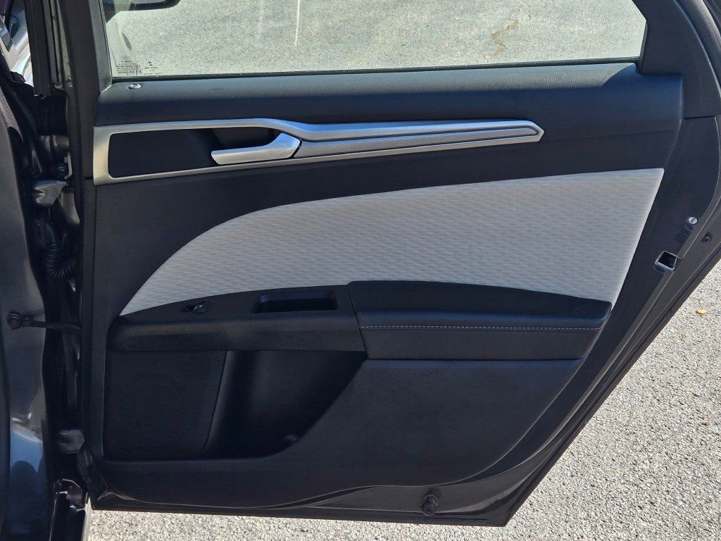 Used 2020 Ford Fusion SE w/ Equipment Group 151A image 7