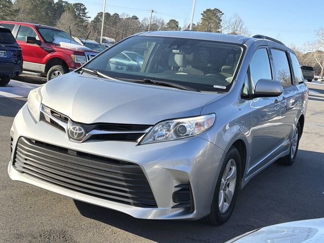 Used 2020 Toyota Sienna LE image 3