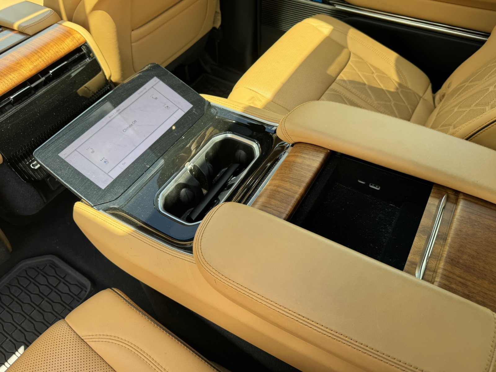 Used 2025 Jeep Grand Wagoneer L Series III w/ Rear Seat Video Group 1 AWD/4WD image 28