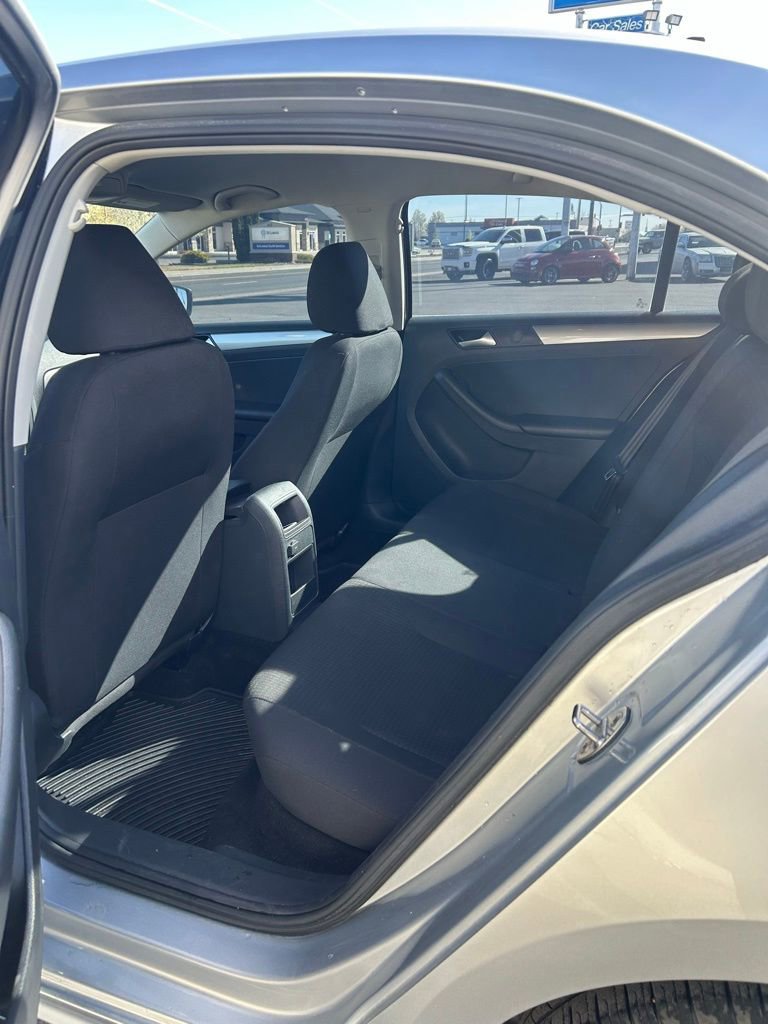 Used 2016 Volkswagen Jetta SE image 12