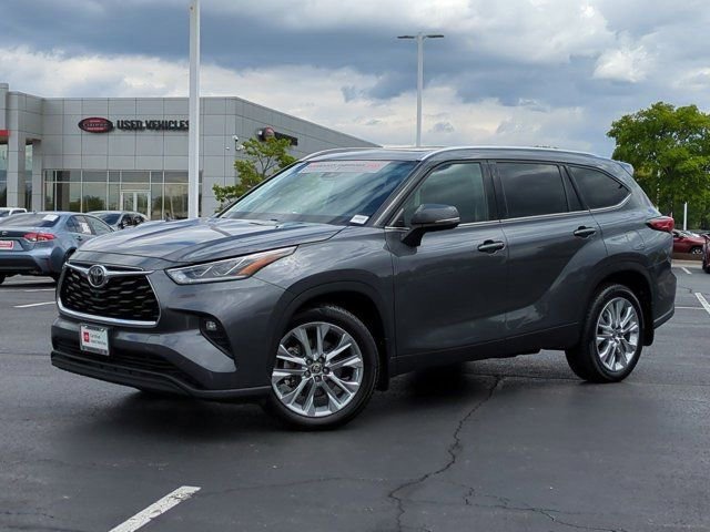 Certified 2020 Toyota Highlander Limited AWD/4WD image 2