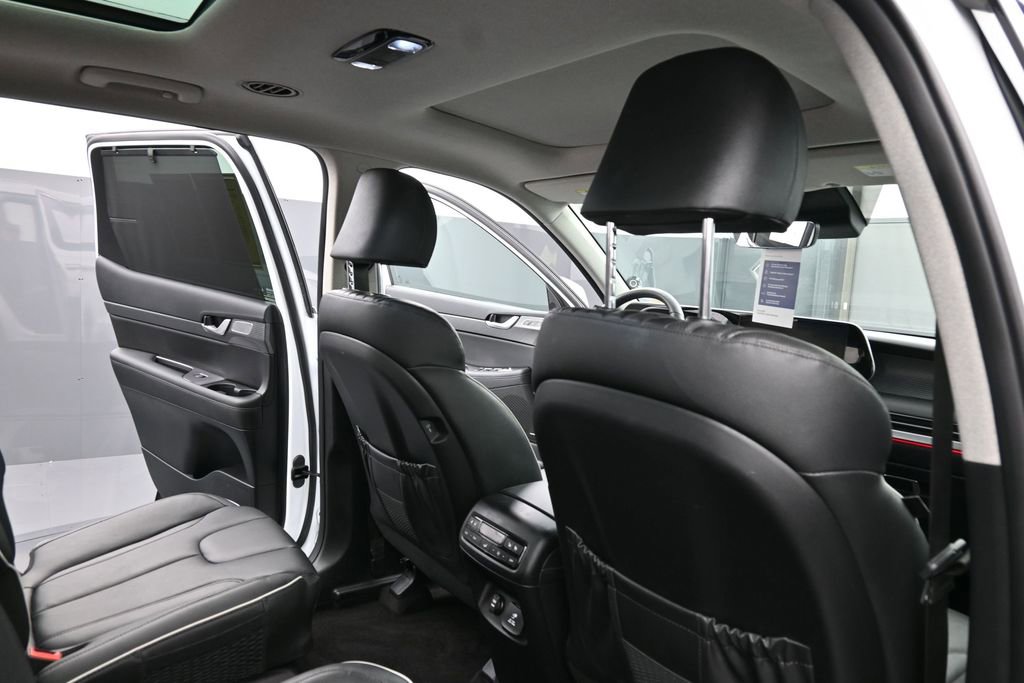 Used 2024 Hyundai Palisade Limited FWD image 13