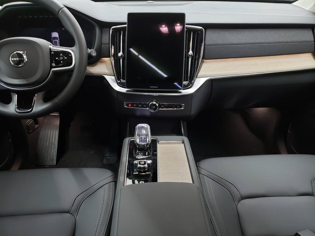 New 2026 Volvo XC90 B6 Plus w/ Protection Package Premier AWD/4WD image 9