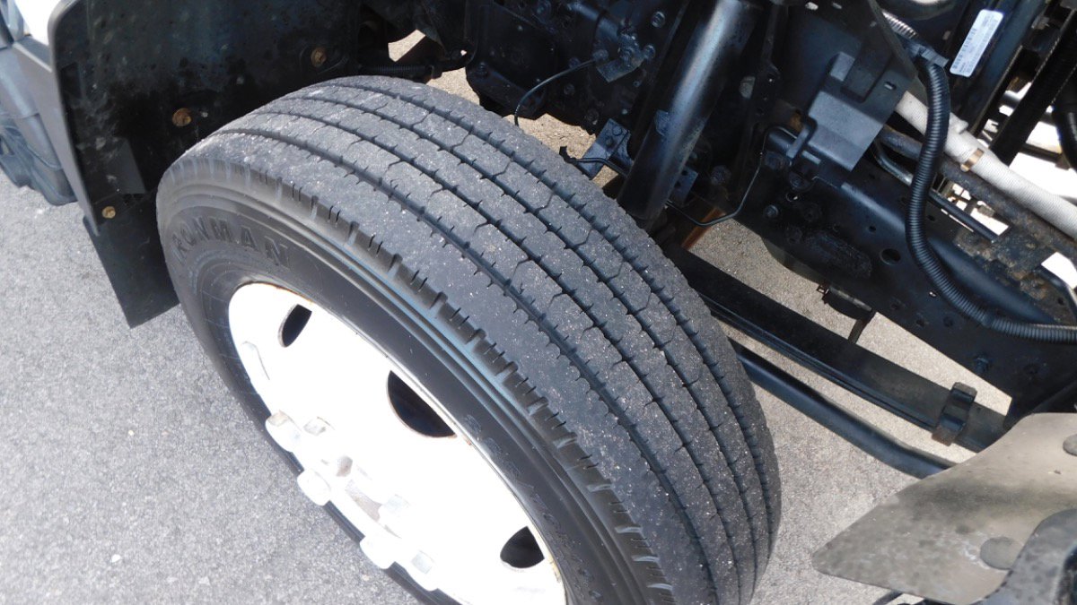 Used 2020 Isuzu NPR image 28