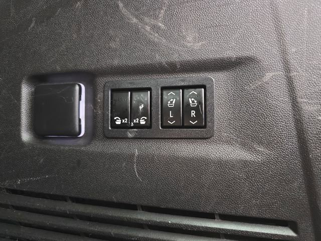 Used 2021 Chevrolet Suburban Premier w/ Premium Package image 43