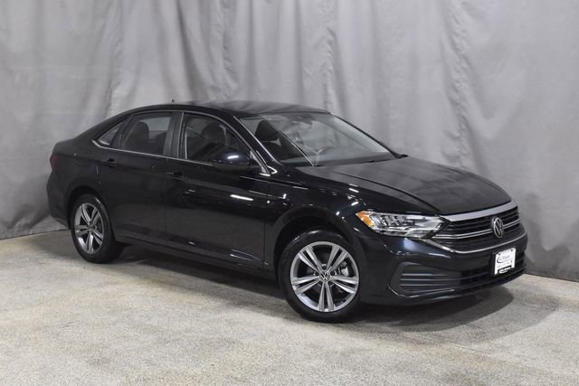 Used 2024 Volkswagen Jetta SE image 4