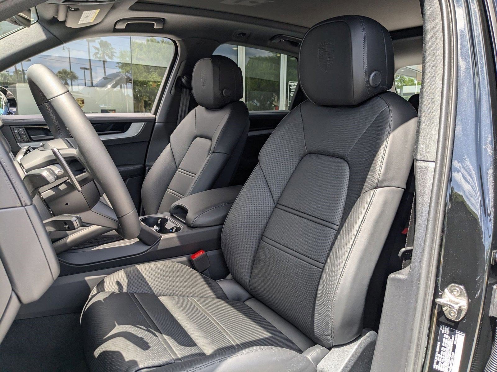 Certified 2025 Porsche Cayenne E-Hybrid image 5