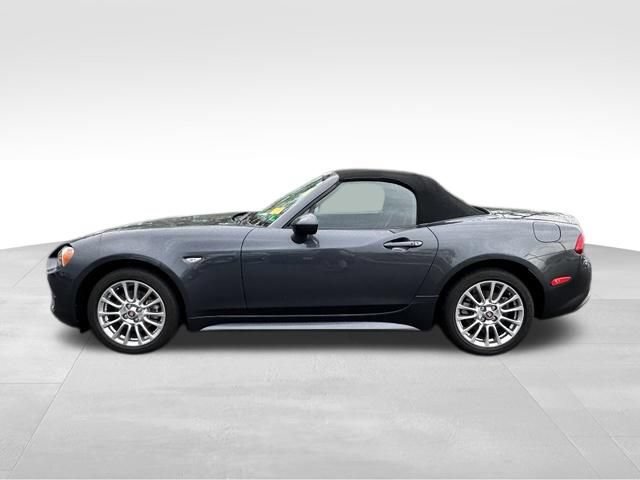 Used 2017 FIAT 124 Spider Classica RWD image 2