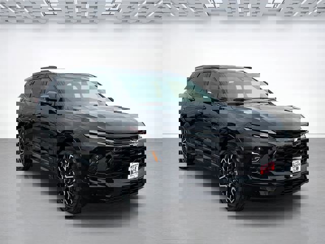 Used 2023 Chevrolet Blazer RS w/ Driver Confidence II Package image 2