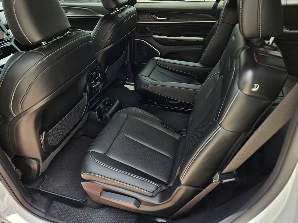New 2026 Jeep Grand Cherokee L Limited AWD/4WD image 12