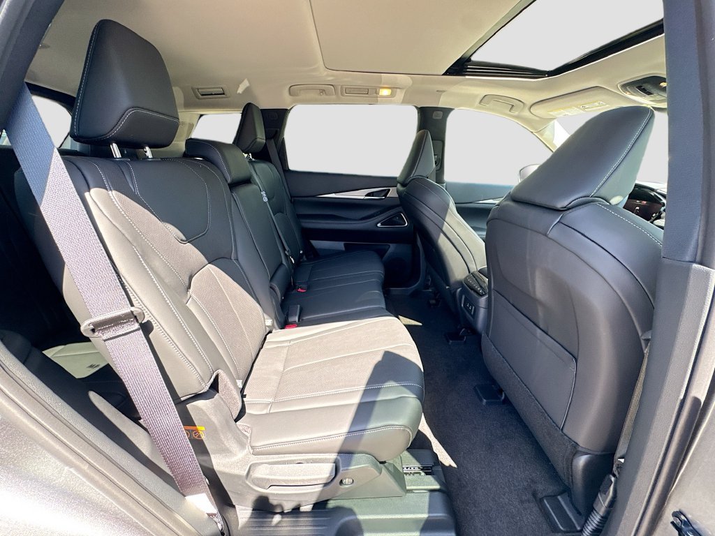 Used 2027 INFINITI QX60 Luxe w/ Cargo Package FWD image 31