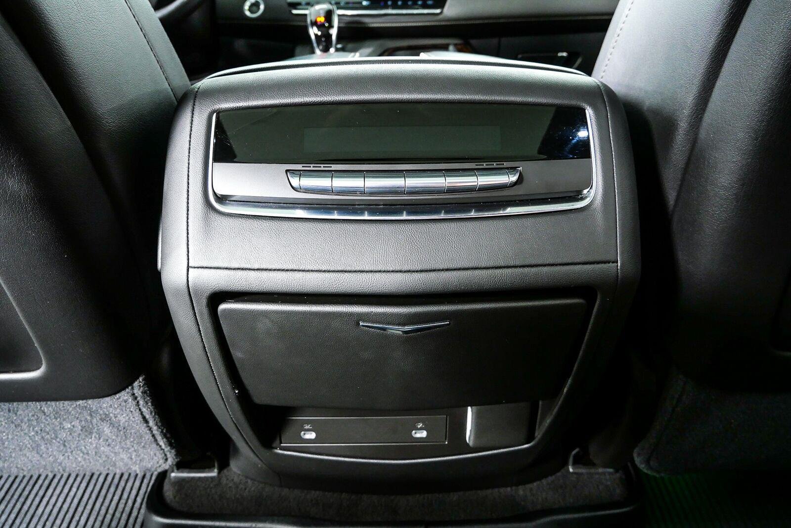 Used 2021 Cadillac Escalade Premium Luxury AWD/4WD image 20