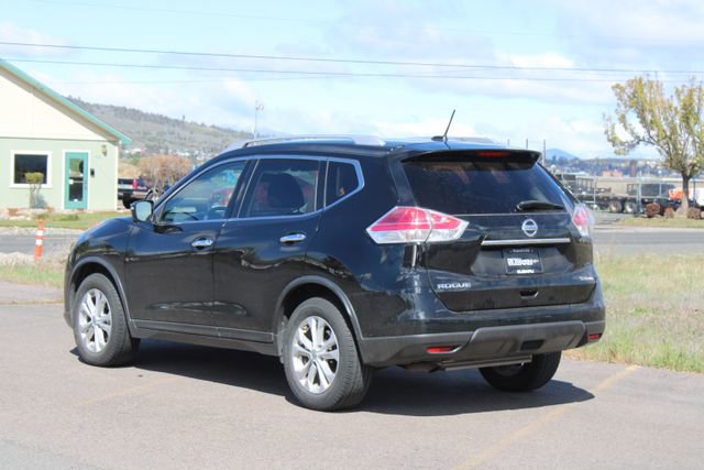 Used 2015 Nissan Rogue SV w/ SV Premium Package image 3