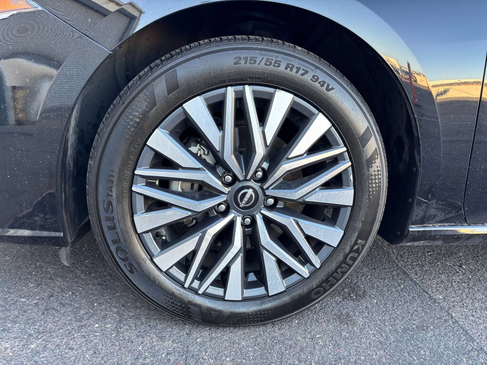 Used 2025 Nissan Altima 2.5 SV FWD image 30