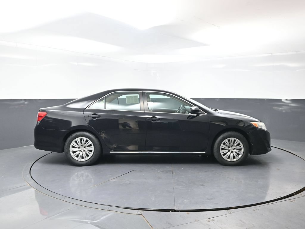 Used 2014 Toyota Camry LE FWD image 2