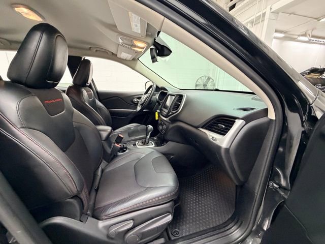 Used 2015 Jeep Cherokee Trailhawk image 30