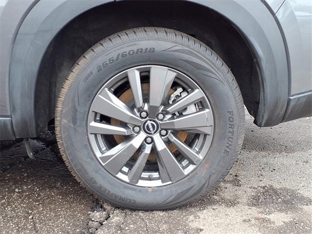 Used 2024 Nissan Pathfinder SV image 7