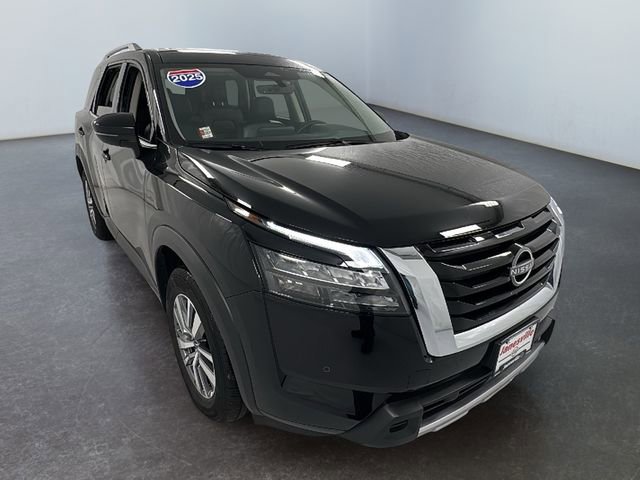 Certified 2025 Nissan Pathfinder SL image 1