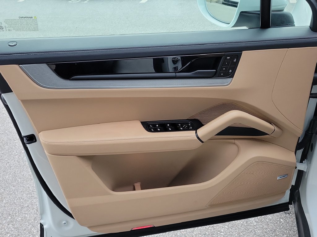 Certified 2026 Porsche Cayenne AWD/4WD image 24
