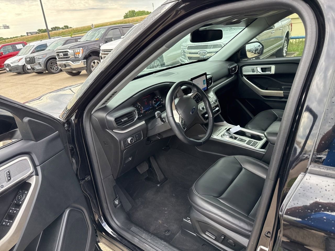 Certified 2022 Ford Explorer XLT w/ Equipment Group 202A RWD image 20
