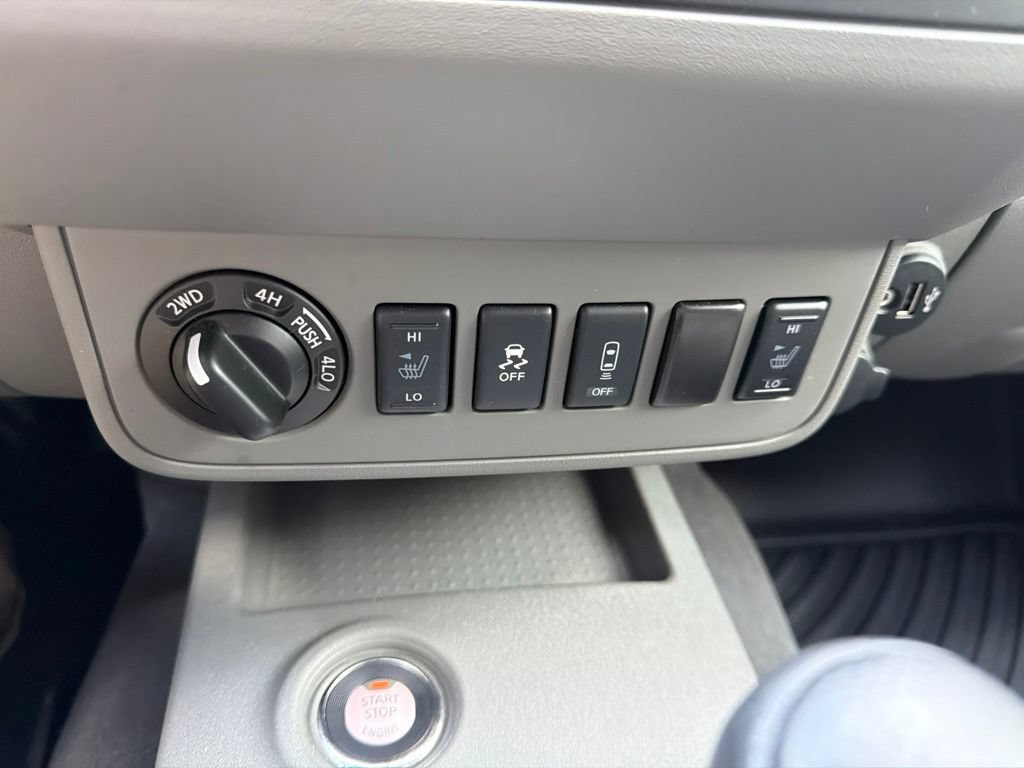 Used 2021 Nissan Frontier SV w/ Midnight Edition Floor Mats AWD/4WD image 24
