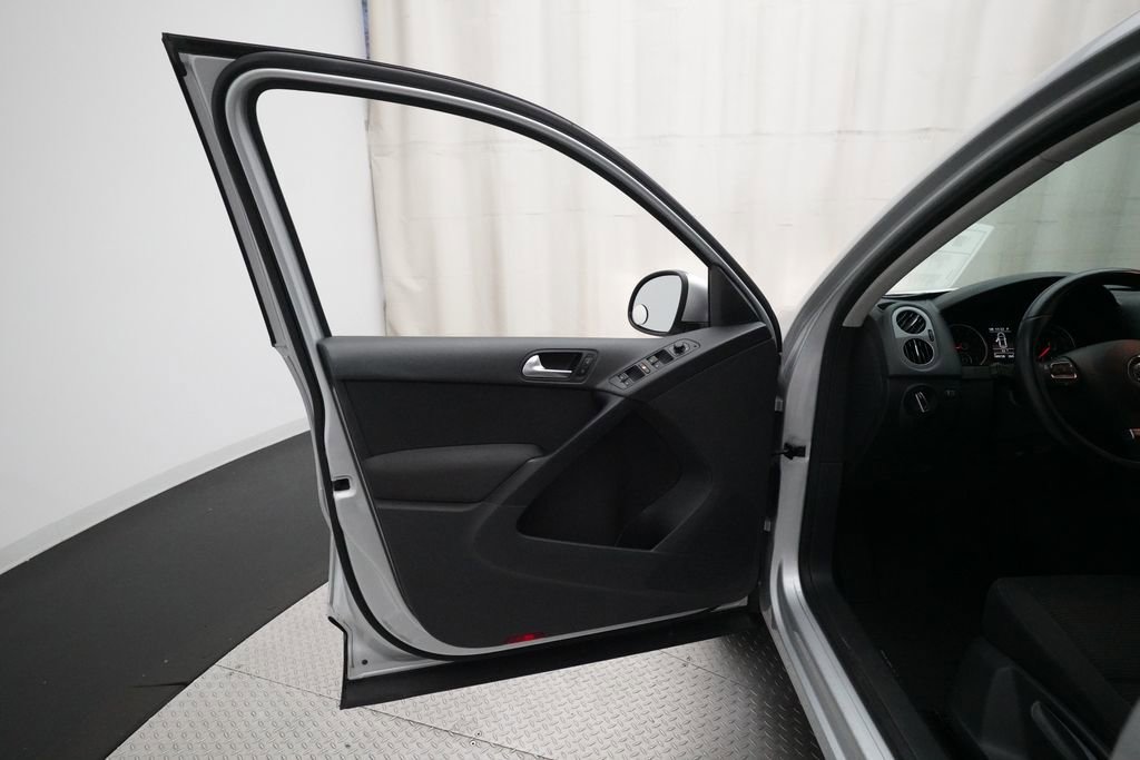 Used 2015 Volkswagen Tiguan S AWD/4WD image 26