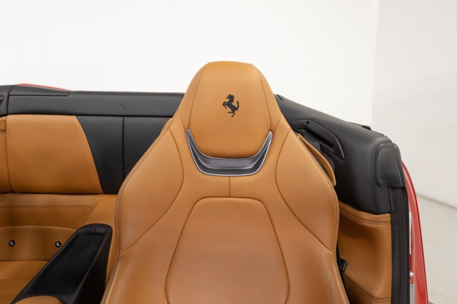 Used 2019 Ferrari Portofino RWD image 4