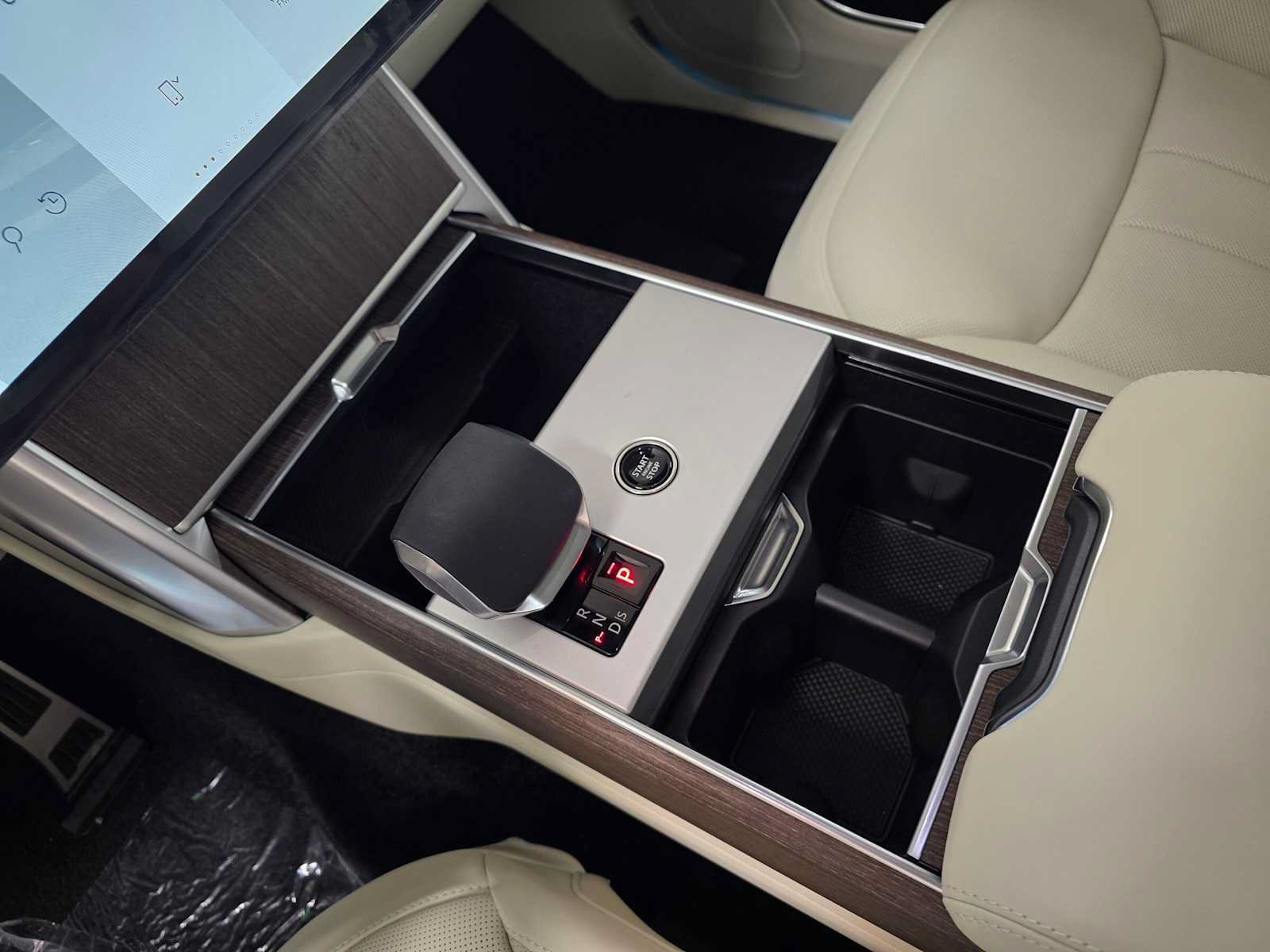 New 2026 Land Rover Range Rover SE AWD/4WD image 30