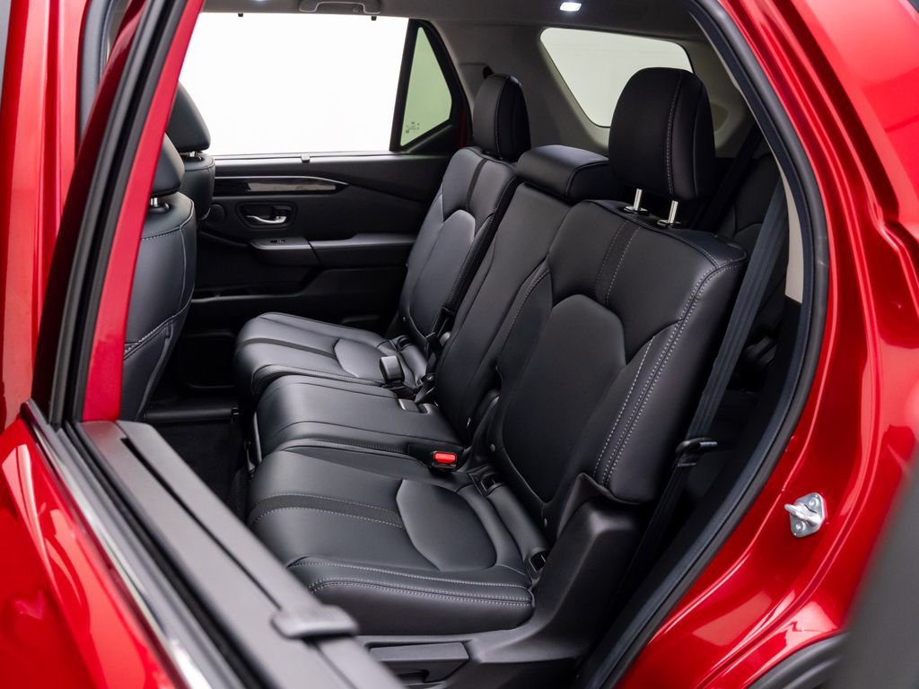 Certified 2025 Honda Pilot Touring image 18