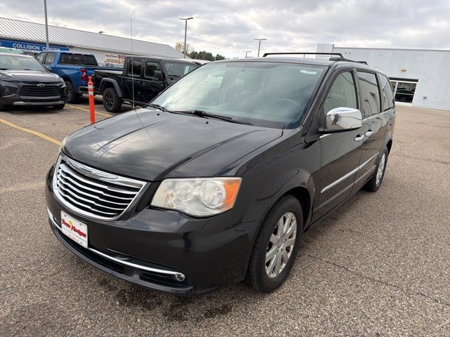 Used 2012 Chrysler Town & Country Touring-L w/ Driver Convenience Group image 8