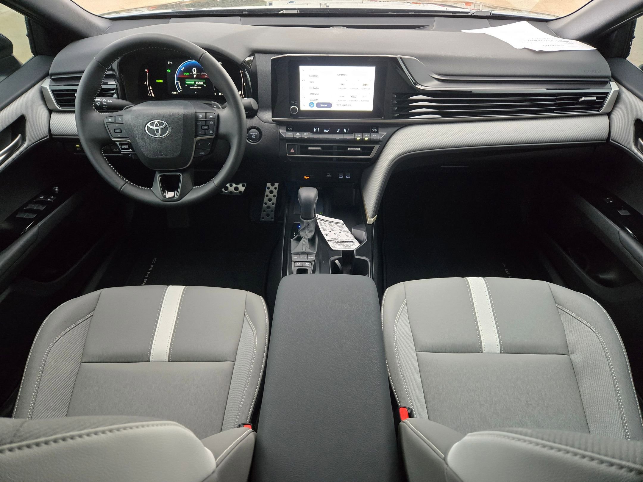 Used 2025 Toyota Camry SE image 16