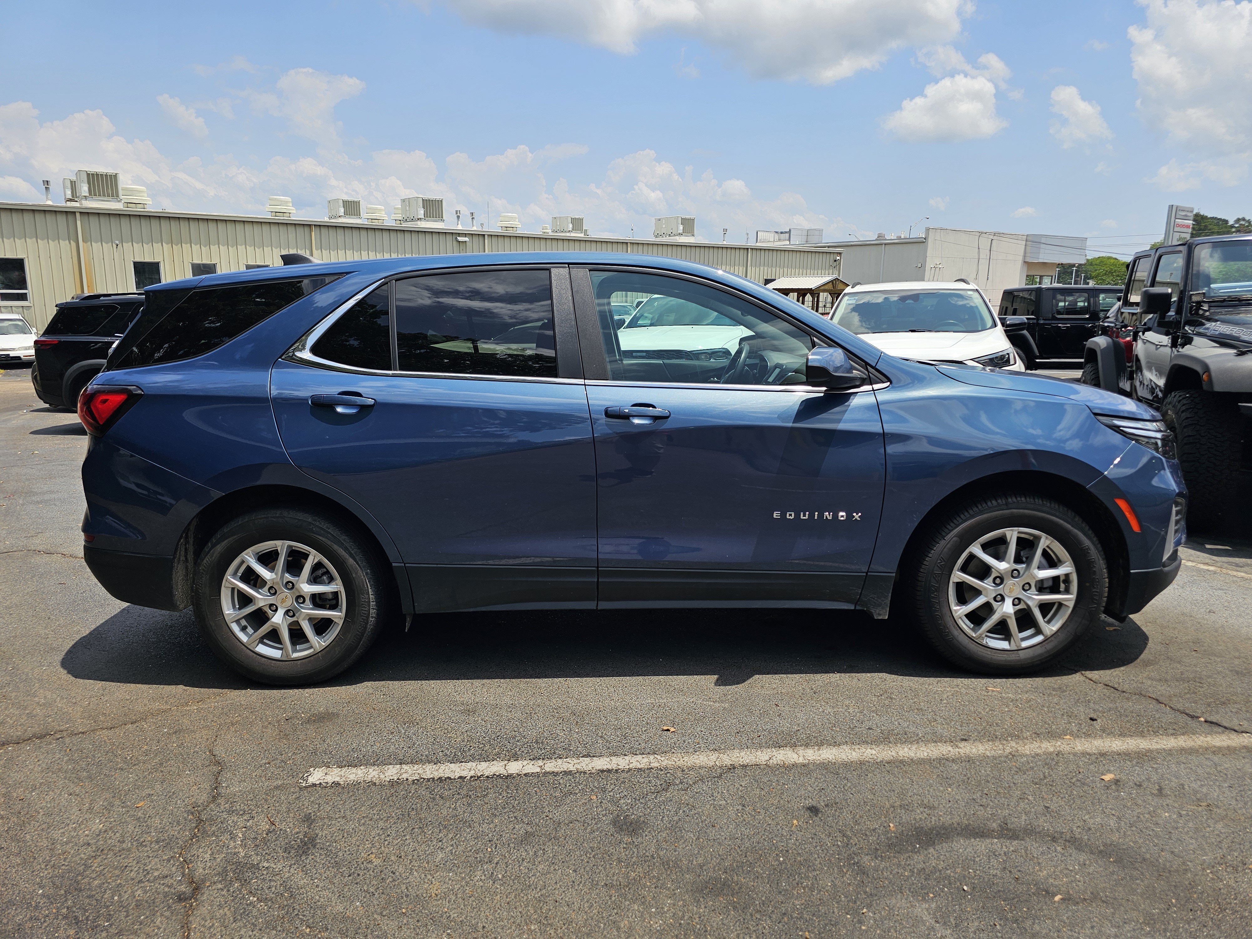 Used 2024 Chevrolet Equinox LT AWD/4WD image 7