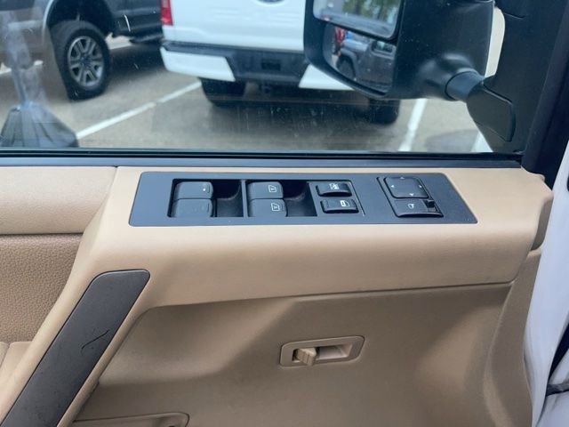 Used 2004 Nissan Titan LE w/ (Tow) Big Tow Pkg AWD/4WD image 9