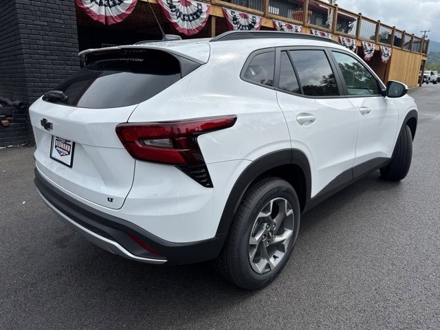 New 2026 Chevrolet Trax LT w/ Driver Confidence Package image 8