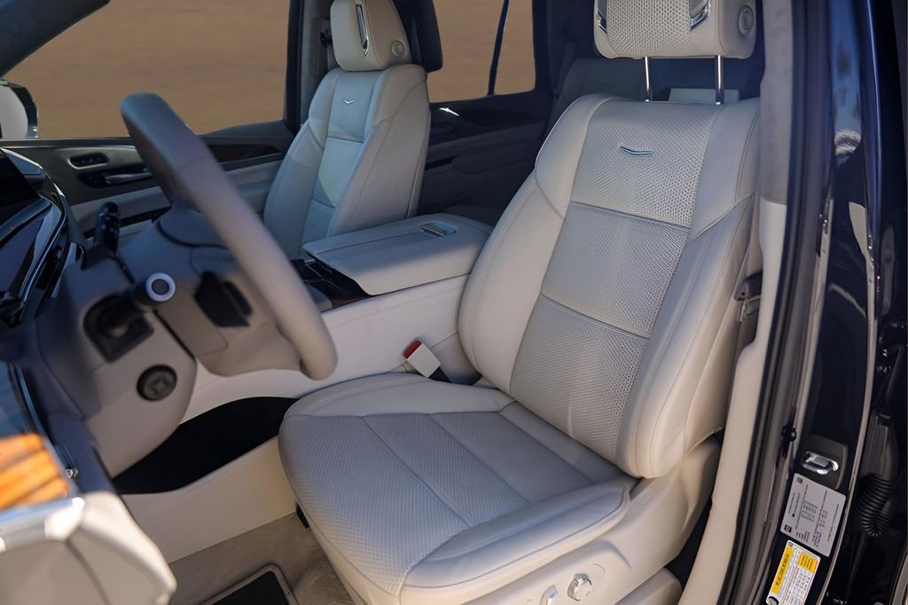 Certified 2024 Cadillac Escalade Premium Luxury Platinum w/ Heavy-Duty Trailer Package image 7