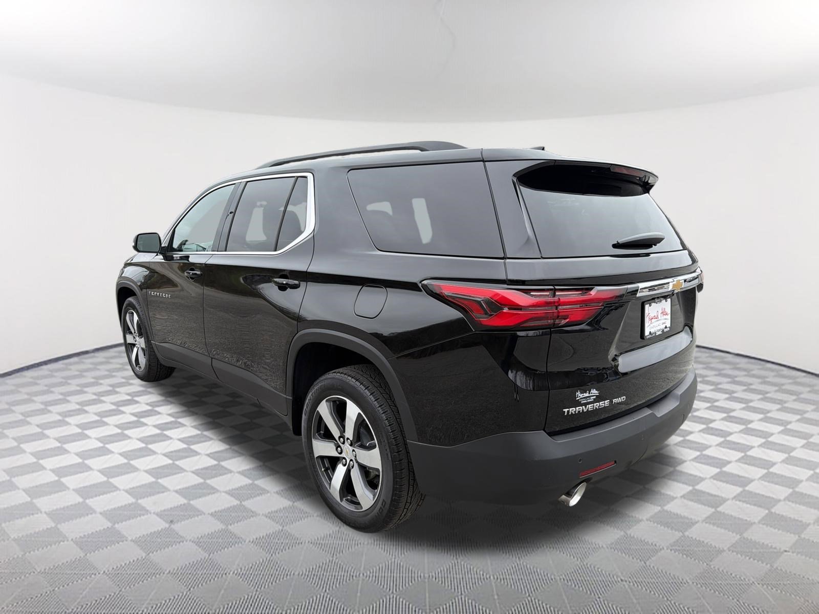 Used 2023 Chevrolet Traverse LT w/ LT Premium Package image 8