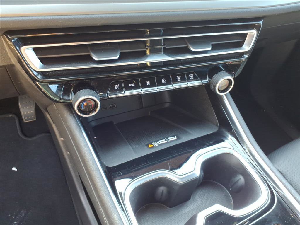 Used 2025 Chevrolet Traverse LT FWD image 30