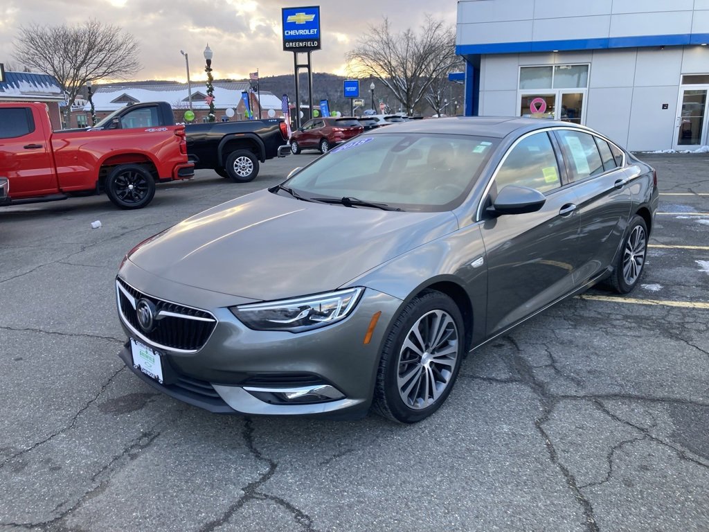 Used 2018 Buick Regal Essence w/ Driver Confidence Package #1 image 3