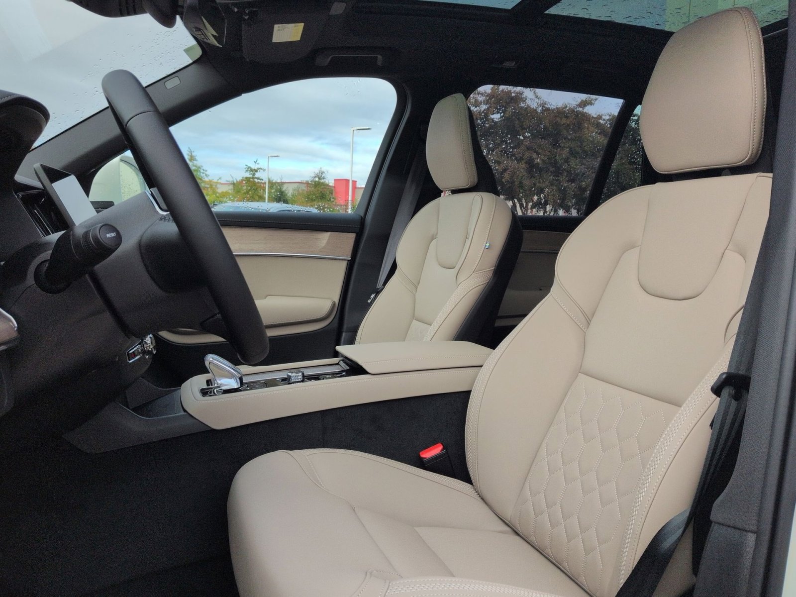 New 2026 Volvo XC90 B6 Plus w/ Protection Package Premier image 13