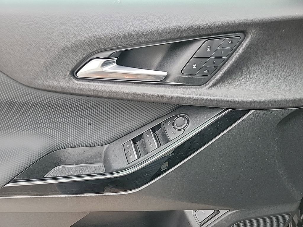 Used 2025 Chevrolet Equinox RS w/ Convenience Package III image 13