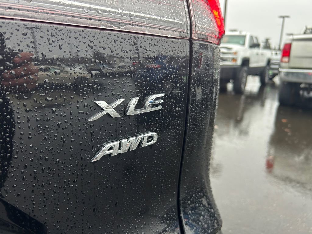 Used 2024 Toyota Corolla Cross XLE w/ Convenience Package image 32