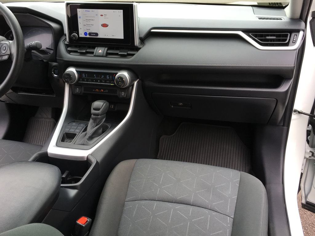 Used 2025 Toyota RAV4 XLE AWD/4WD image 29