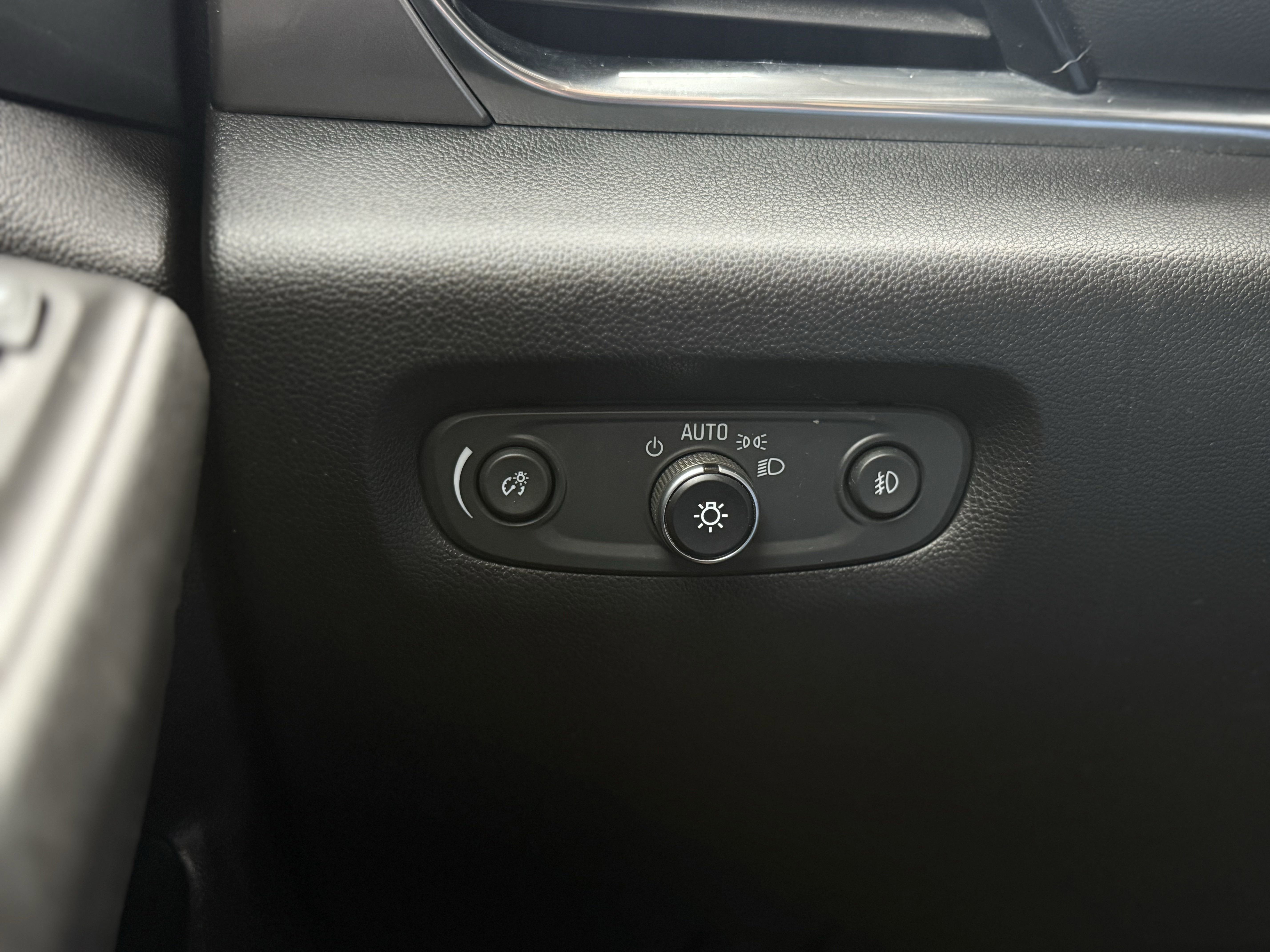 Used 2019 Chevrolet Traverse LT image 24