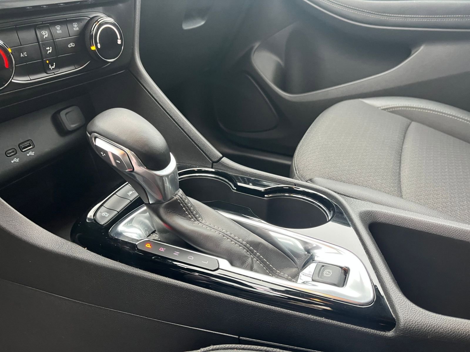 Used 2025 Buick Encore GX Preferred image 41