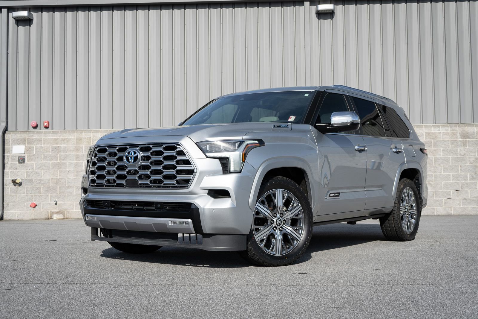 Used 2024 Toyota Sequoia Capstone AWD/4WD image 2