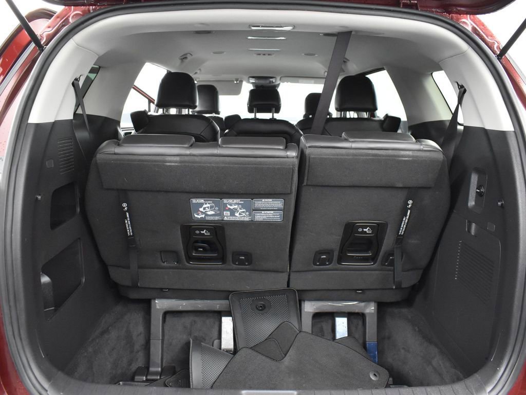 Used 2024 Kia Carnival LX image 32