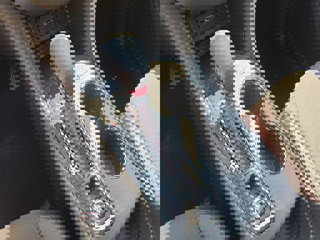 Certified 2023 Chevrolet Equinox RS w/ LPO, Floor Liner Package image 19